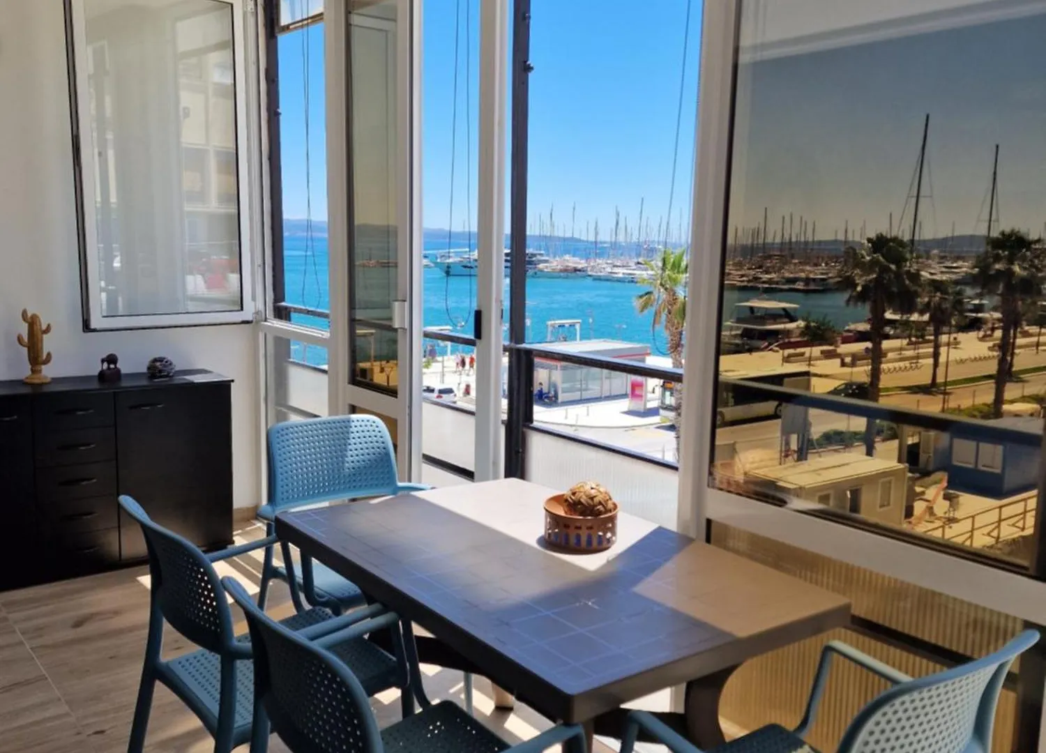 Marinaview City Center Apartment Split