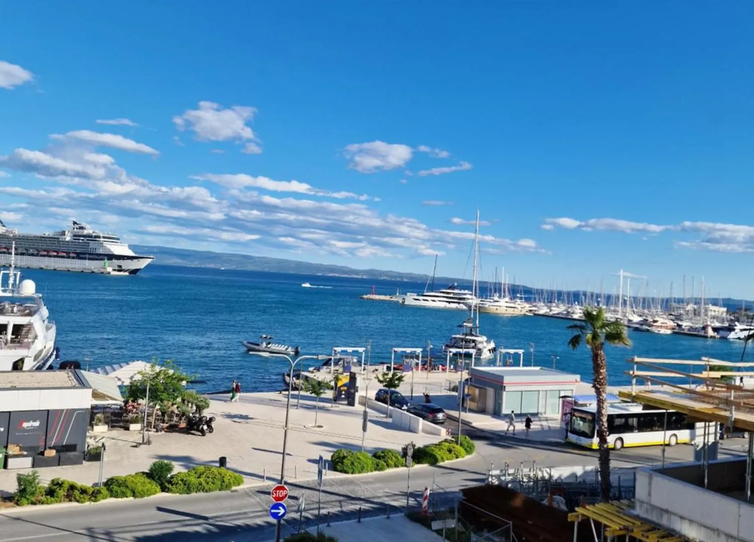 Marinaview City Center Apartment Split