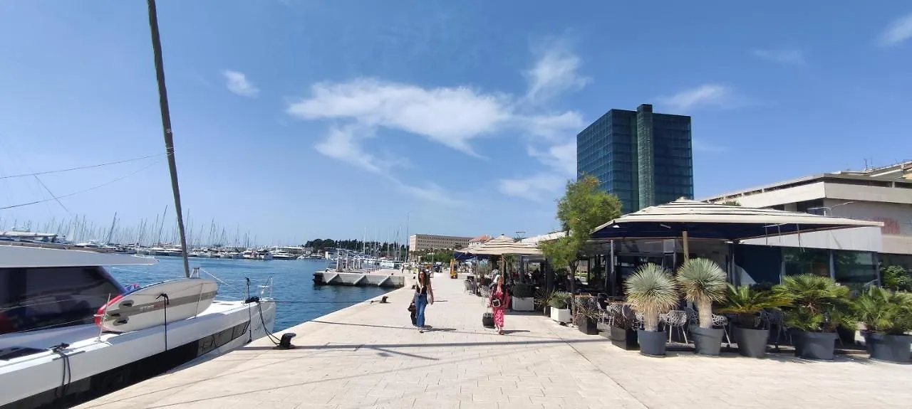 Marinaview City Center Apartment Split