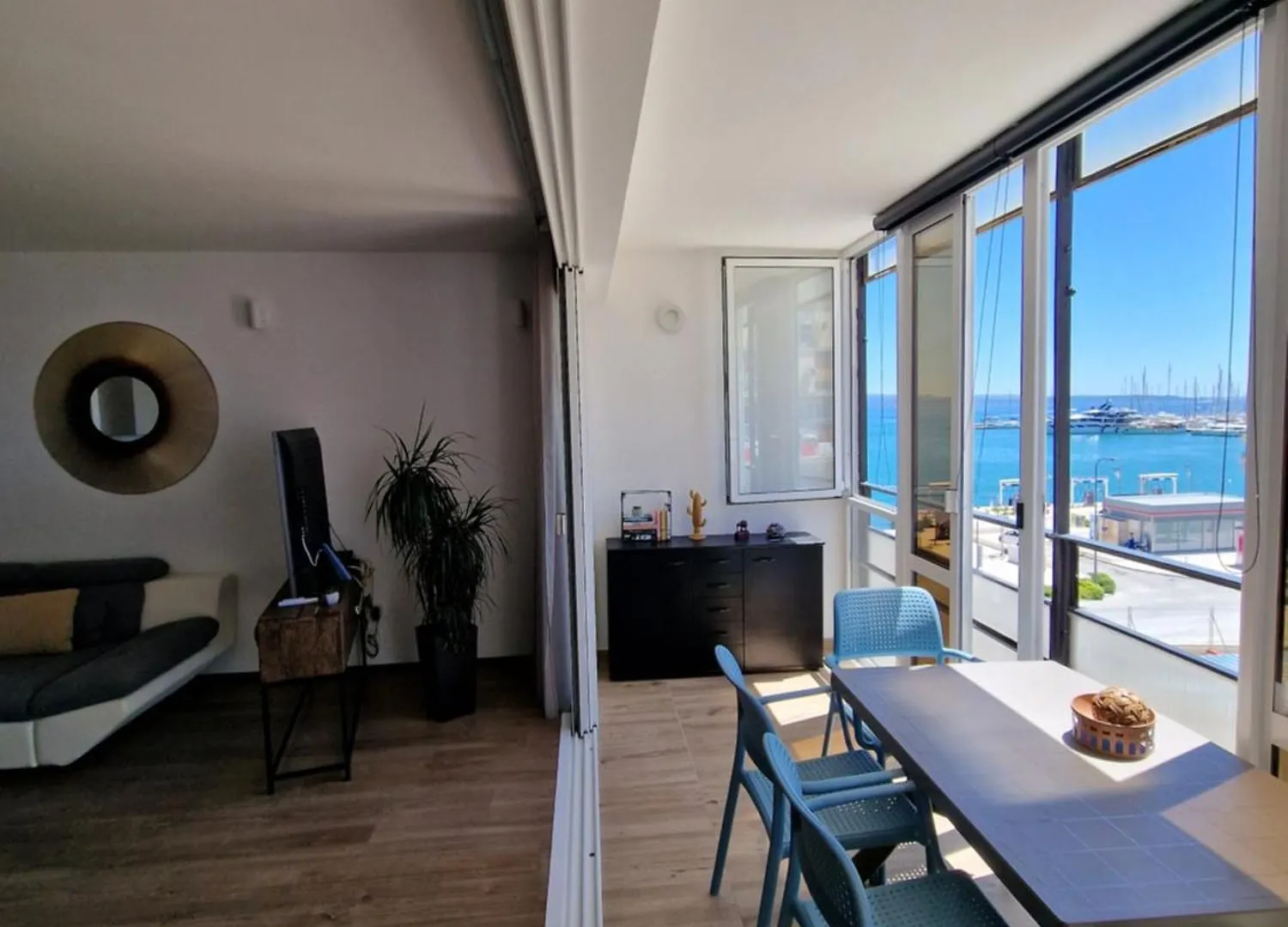 Marinaview City Center Apartment Split